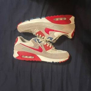 i no longer fit the shoe; PRICE IS NEGOTIABLE!